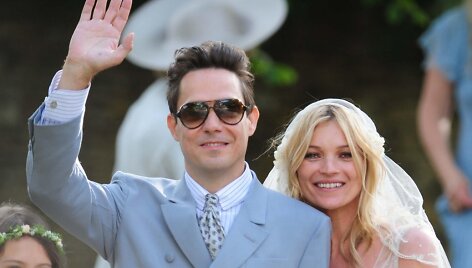 Kate Moss ir Jamie Hince'as (2011 m.)