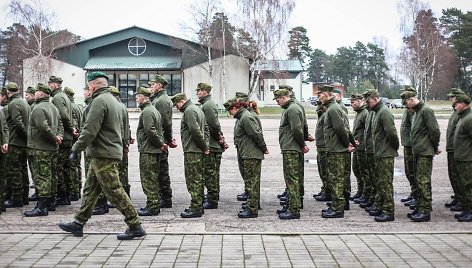 Šauktinių savanorių pirmoji diena