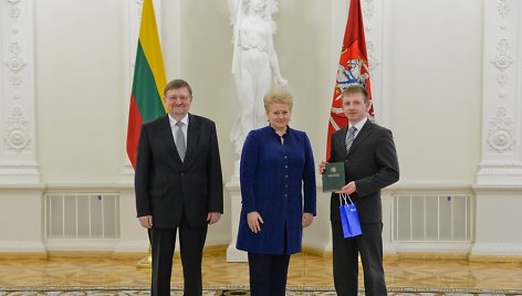 Akimirka is Konstitucijos egzamino nugalėtojų apdovanojimo ceremonijos