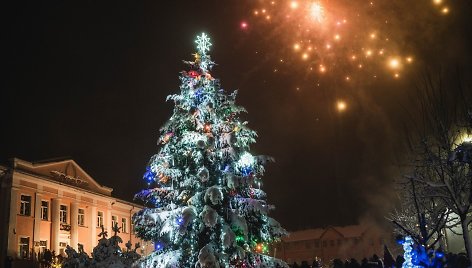 Skaudvilėje įžiebta Kalėdų eglė