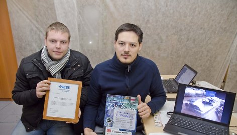 Robotų konstruktoriai Martynas Lukas ir Olegas Lyanas.