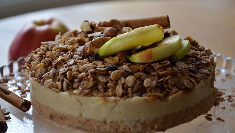 Sveikuolių obuolių tortas su granola