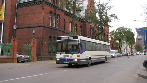 Klaipėdiečiai jau nuo naujųjų už keliones miesto vie&scaron;uoju transportu greičiausiai mokės mažiau. 
