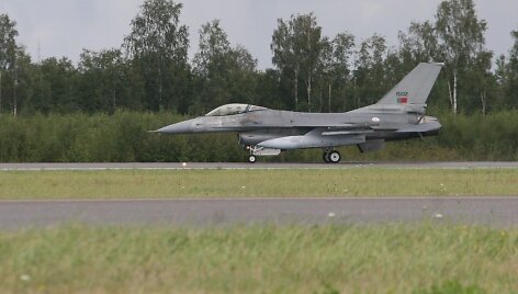 NATO bazėje nusileido &scaron;e&scaron;i Portugalijos naikintuvai F-16