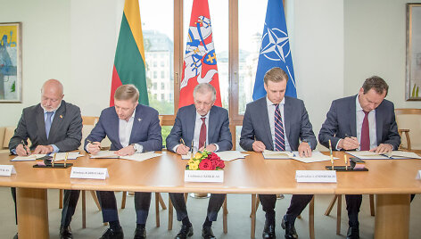 Parlamentinės partijos pasira&scaron;ė susitarimą dėl gynybos