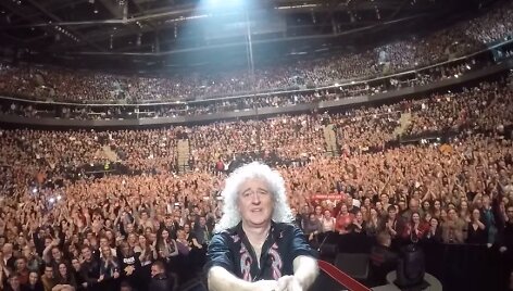 Brianas May su Kauno publika