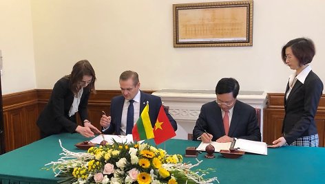 Lietuva pasirašė sutartį su Vietnamu dėl asmenų deportavimo