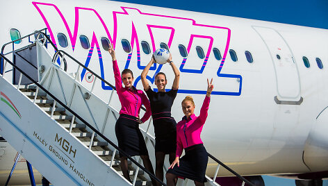 &bdquo;Wizz Air&ldquo; skrydžio palydovės