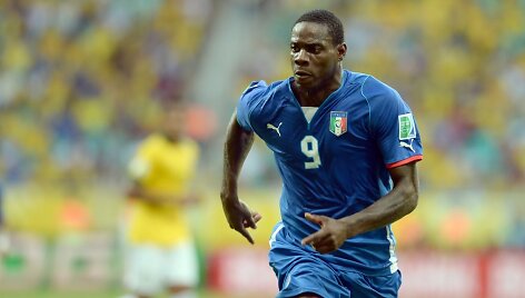Mario Balotelli &scaron;venčia 23-iąjį gimtadienį