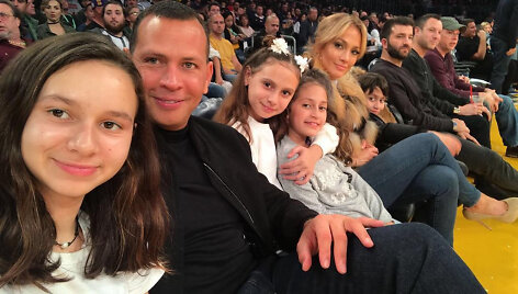 Jennifer Lopez ir Alexas Rodriguezas su vaikais