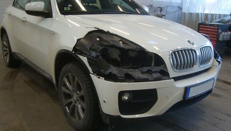 BMW X6 i&scaron;plė&scaron;tais žibintais