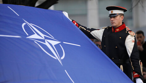 NATO vėliava