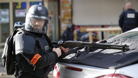 Paryžiuje nukautas užpuolikas