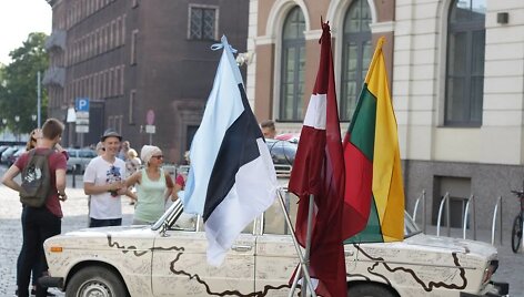 Misija &bdquo;Baltijos kelias&ldquo; pavyko: &bdquo;Žiguliukas&ldquo; apvažiavo tris Baltijos valstybes