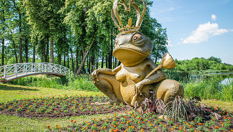 Pakruojo dvaro gėlių festivalis &bdquo;Vasarvidžio nakties sapnas&ldquo;