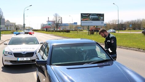 Klaipėdoje buvo tikrinama, kaip vairuotojai paiso &scaron;viesoforo signalų.