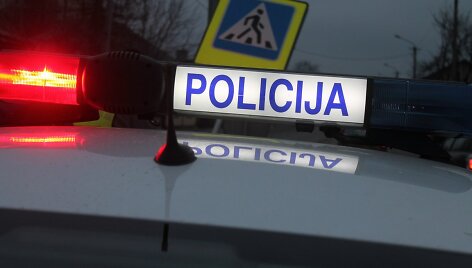 &bdquo;Citroen&ldquo; įsirėžė į saugumo salelę