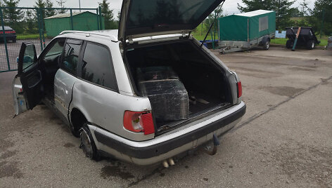 Sulaikytas kontrabandininkų automobilis