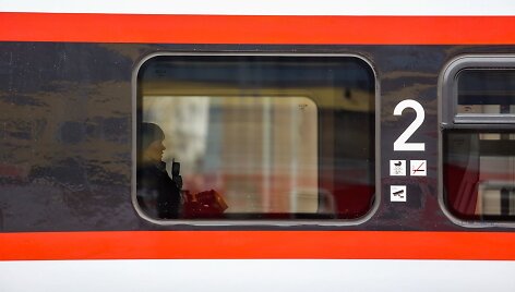 AB &bdquo;Lietuvos geležinkeliai&ldquo; pristatė naują modernų traukinį