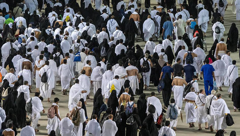 Saudo Arabijoje vyko akmenų mėtymo į šėtoną ritualas