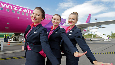 Bendrovės &bdquo;Wizz Air&ldquo; stiuardesės