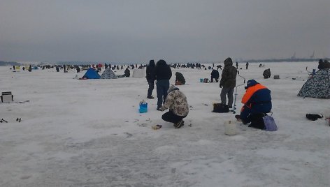 Žūklautojai ant Kuršių marių