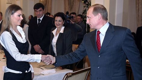 Alina Kabajeva ir Vladimiras Putinas (2004 m.)