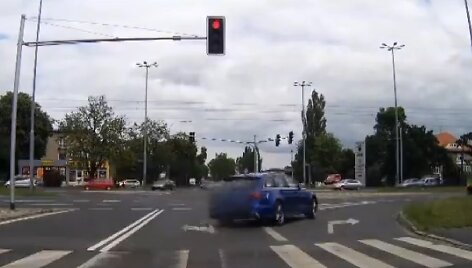&bdquo;Audi RS6&ldquo; pavojingas manevras