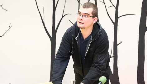 Emilis Vėlyvis   