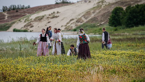 Neringoje svečių laukia festivalis „Tek saulužė ant maračių“.