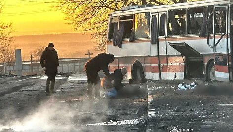 Rusija smogė kalnakasių autobusui Ukrainoje