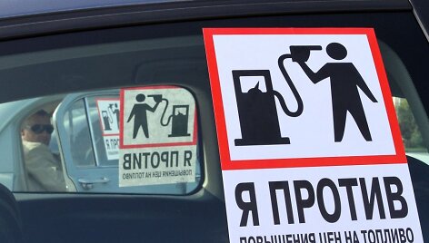 Rusai irgi protestuoja prie&scaron; degalų brangimą.