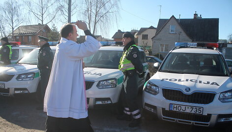 Policijos automobilių pristatymas