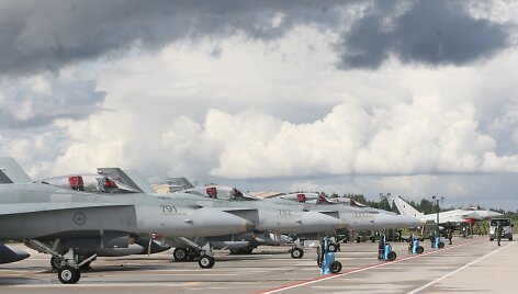 NATO bazėje nusileido &scaron;e&scaron;i Portugalijos naikintuvai F-16