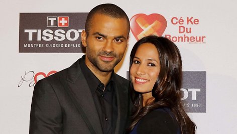 Tony Parkeris su Axelle Francine