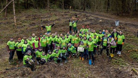 Miškasodyje dalyvavę „Herbalife“ nepriklausomi partneriai pagerino savo pačių rekordą – pasodino virš 3 tūkst. medžių