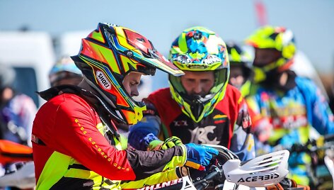 &Scaron;iauliuose &ndash; 200 motociklininkų susirungė antrame Lietuvos motokroso čempionato etape