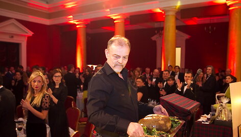 Svečiams buvo patiektas tradicinis &scaron;kotų patiekalas &bdquo;Hagis&ldquo; 