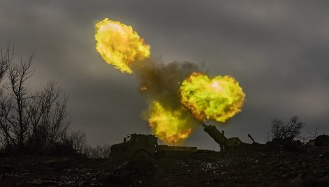 Ukrainiečiai parodė, kaip veikia švedų savaeigės haubicų sistemos.