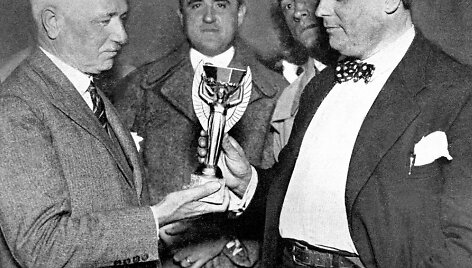 Pirmojo pasaulio futbolo čempionato trofėjus