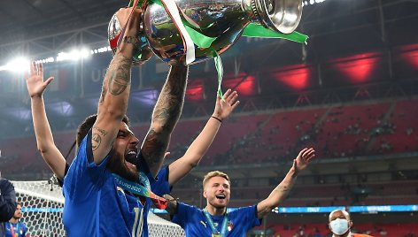 Lorenzo Insigne laiko Europos čempionų taurę