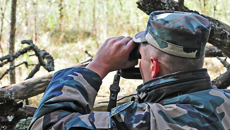 Pasienietis stebi valstybės sieną