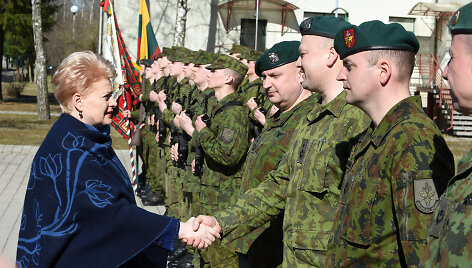 Lietuvos prezidentė Dalia Grybauskaitė aplankė karius Rukloje