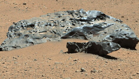 Marsaeigio &bdquo;Curiosity&ldquo; atrastas geležies meteoritas