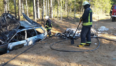 Sudegęs kontrabandininko automobilis