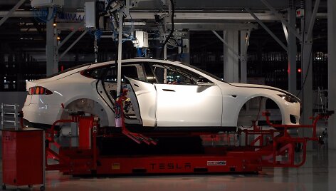 Pažvelkite į Elono Musko &bdquo;Gigafabriką&ldquo;