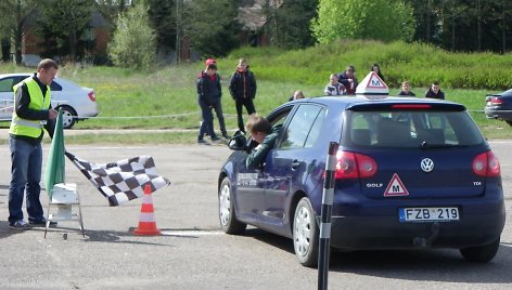 „Saugokime jaunas gyvybes keliuose“ varžybos