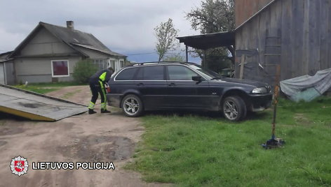 Užkietėjusio kelių erelio policija nesistengė žūtbūt pagauti: BMW skriejo 200 km/val.
