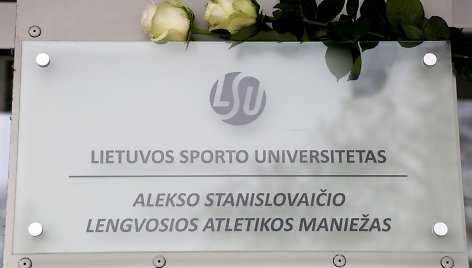 Lengvosios atletikos maniežo lentelės atidengimu pagerbtas prof. A.Stanislovaičio atminimas