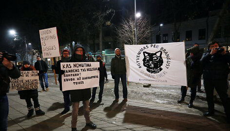 Solidarumo tinklo &bdquo;Gyvenimas per brangus&ldquo; akcija